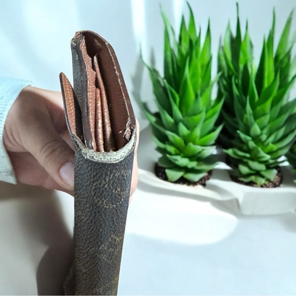 LOUIS VUITTON - Monogram Tri-fold for Men and Women - Picture 11 of 14